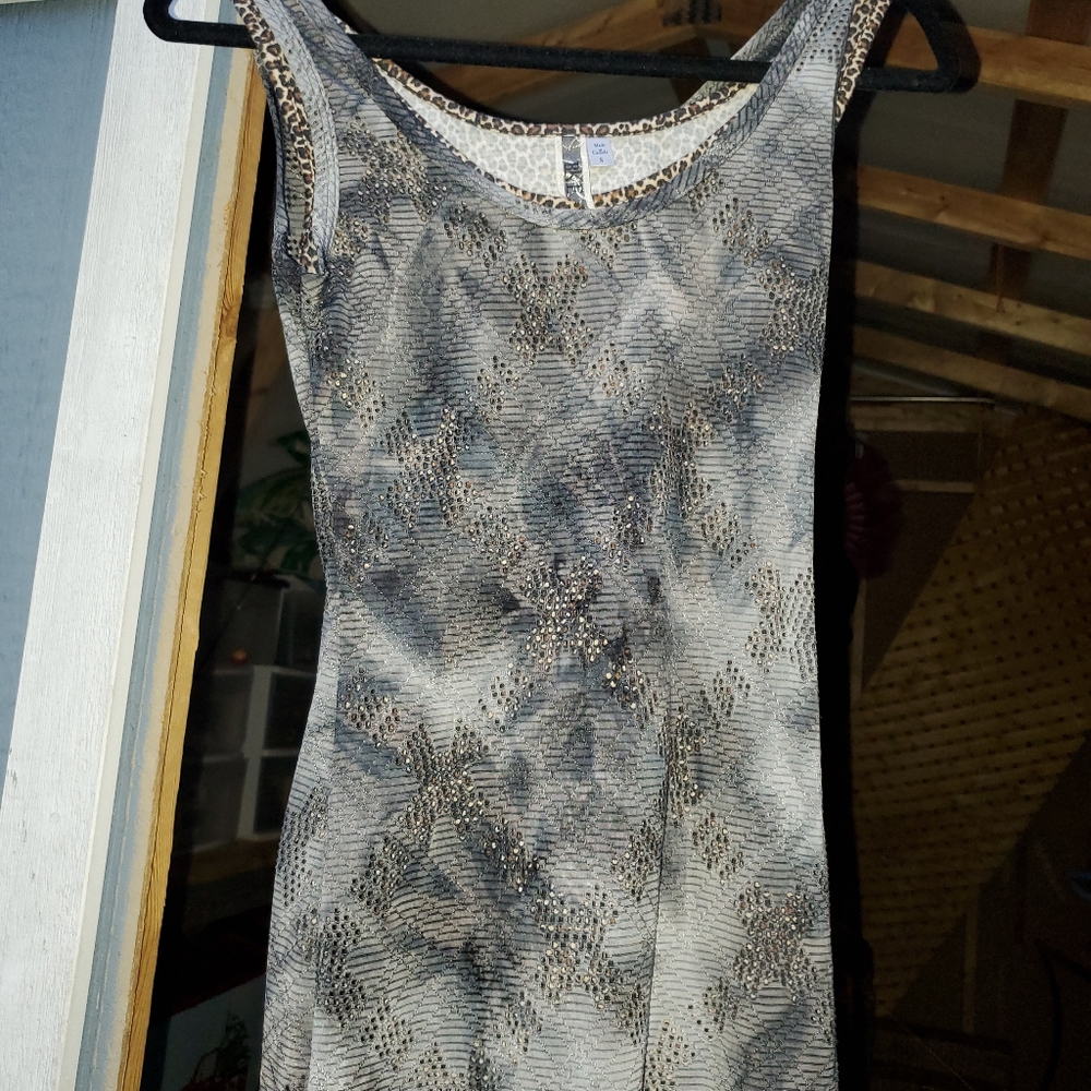 2 Tanks ♥️SOLD♥️